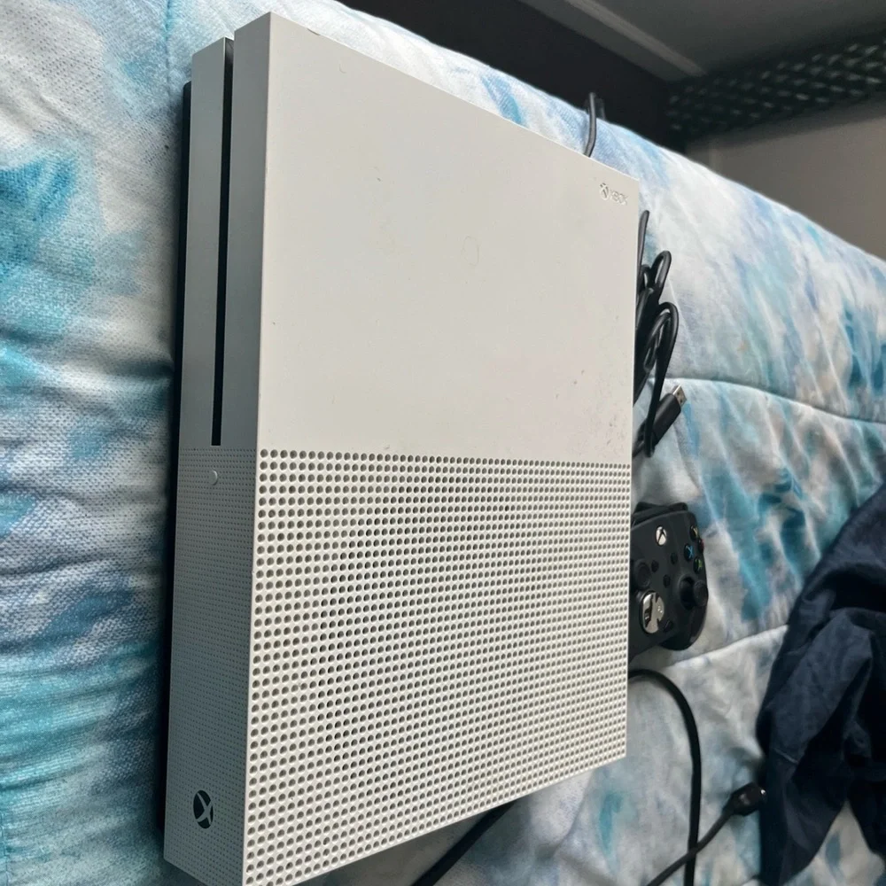 One S White Console